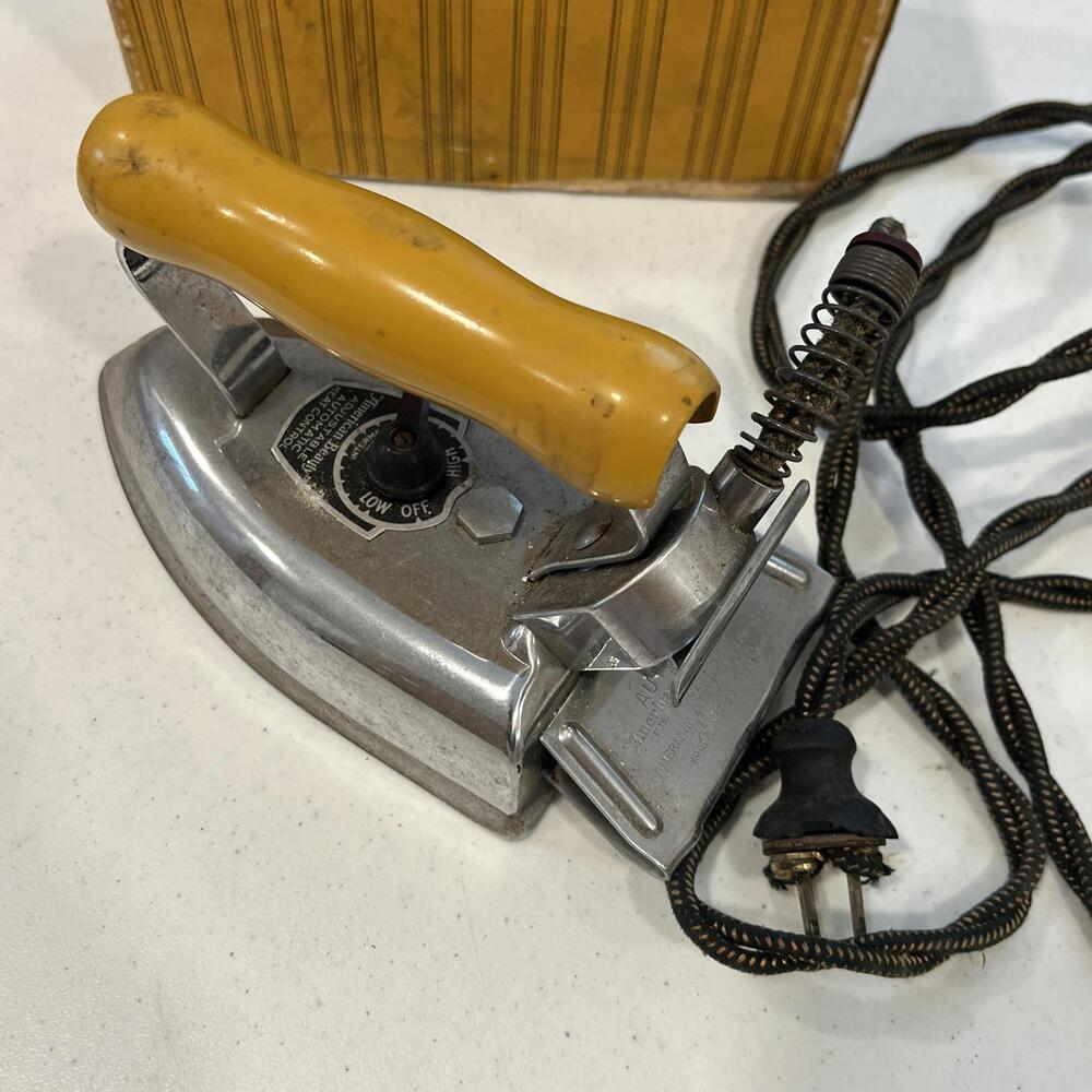 American Beauty 40-AB Vintage electric iron 110-120 1000 watts - Picture 2 of 9